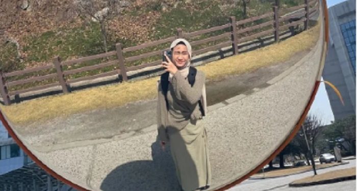 Terlihat Stylish, Inspirasi Outfit Kuliah dari Xaviera Putri