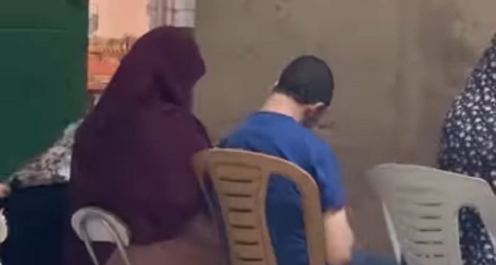 Zaskia Adya Mecca Dibuat Iri Melihat Ibu dan Anak Berkebutuhan Khusus Sholat Berjamaah di Masjid Qiblatain