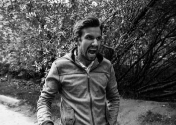 Menghadapi Suami yang Emosional dan Mengatasi Dampaknya pada Anak (2)