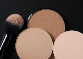 Ketahui Perbedaan Bedak Biasa dengan Bedak Cushion