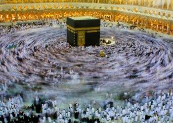 Hukum Tawaf dan Sa'i Memegang HP