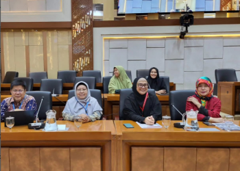 Suami Istri Tetap Tegar Walaupun Banyak Kesulitan