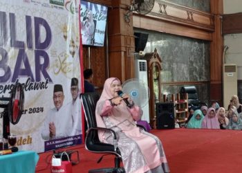 Mamah Dedeh Ajak Ribuan Jemaah Maulid Akbar Salimah Bersedekah