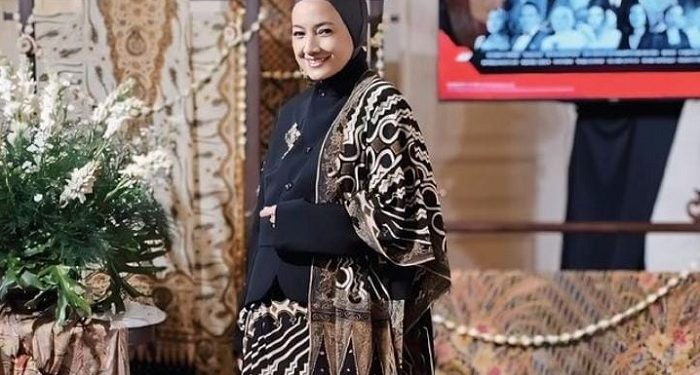 Batik Danar Hadi Tampilkan Fashion Show Bertema Kembang Parang