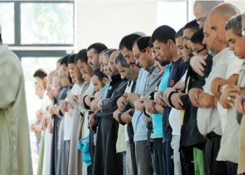 Meluruskan Bacaan Imam yang Keliru atau Lupa