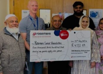 Dua Lembaga Amal Muslim Menyumbangkan Kursi Perawatan di Unit Kemoterapi RS Royal Preston