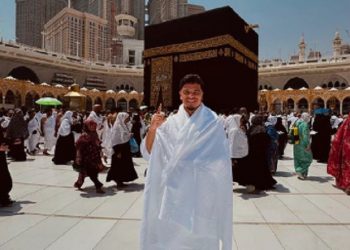 Setelah Dikabarkan jadi Seorang Mualaf, Ragnar Oratmangoen Jalankan Ibadah Umroh