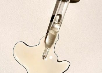 Ketahui Perbedaan Wajah Glowing dan Berminyak