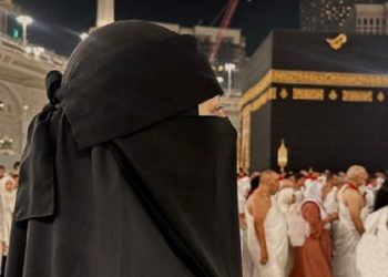Paula Verhoeven Jalani Ibadah Umroh Bersama Sahabat Terdekat