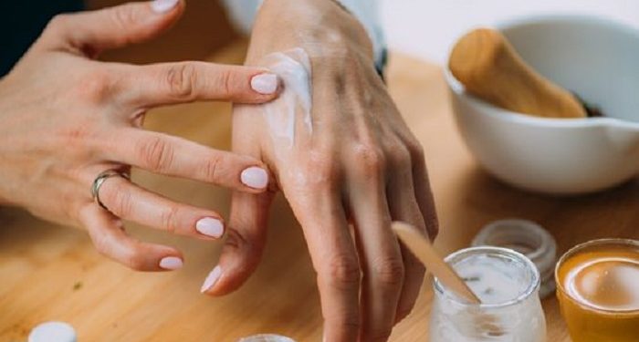 Simak Cara Eksfoliasi Wajah di Rumah