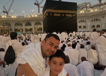 Perjuangan Rafathar Mencium Hajar Aswad dan Berdoa di Multazam Bersama Sang Ayah