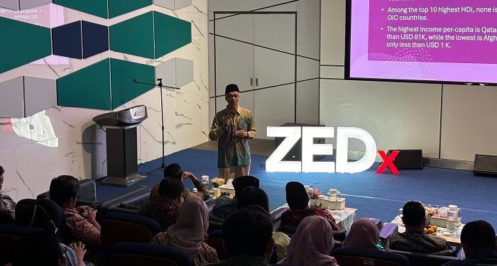 Prof. Ugi Suharto Paparkan Peran Zakat dalam Pengembangan Ekonomi Negara-Negara Muslim pada ZEDx