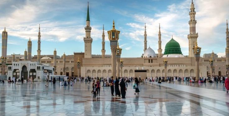 Tahukah Kamu, Ternyata di Masjid Nabawi Tidak Hanya Belajar Quran dan Hadis Saja