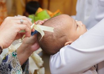 Mencukur Rambut Bayi Saat Aqiqah