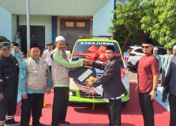 BMH Jatim Serahkan Ambulans untuk Pesantren Hidayatullah Surabaya