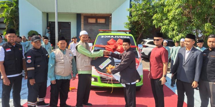 BMH Jatim Serahkan Ambulans untuk Pesantren Hidayatullah Surabaya