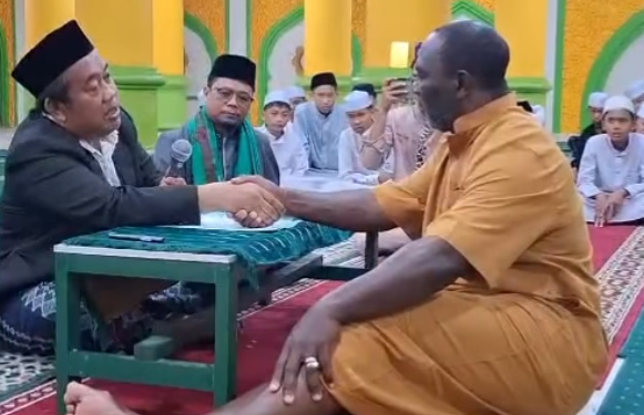 Mantan Pelatih Timnas Indonesia, Jacksen F Tiago Mantap Memeluk Agama Islam