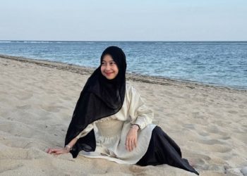 Jarang Ekspos Kehidupan Rumah Tangga, Adiba Khanza dan Egy Maulana Vikri Liburan Romantis Pinggir Pantai