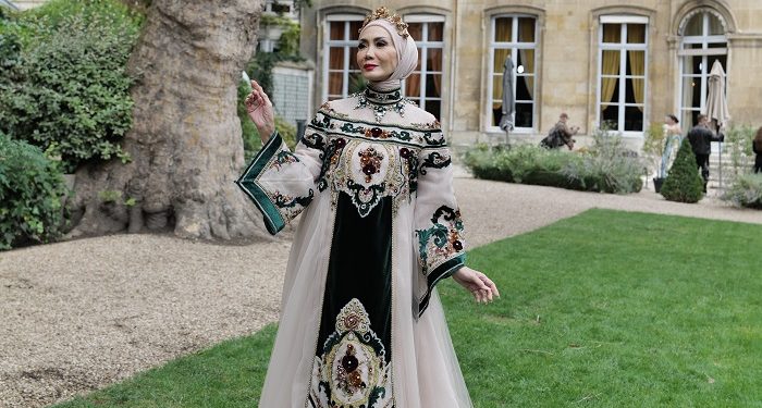 Ayu Dyah Andari Bawakan Koleksi Taman Mawar Abadi dalam Paris Fashion Week
