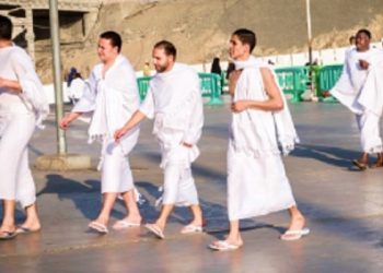 Berikut Panduan Memakai Alas Kaki saat Ihram