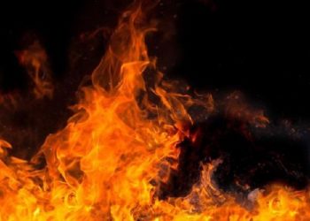 21 Unit Damkar dan 10 Mobil Tangki Air Bantu Padamkan Tiga Gudang Terbakar di Kota Tangerang