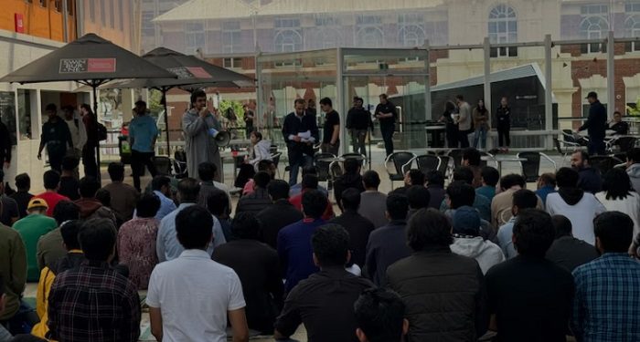 Mahasiswa Universitas Swinburne Melbourne Protes Adanya Penutupan Sholat Jumat Berjamaah