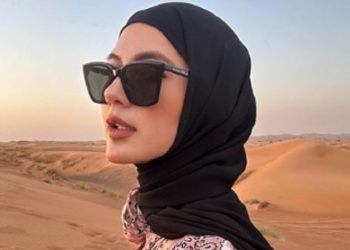 Semakin Bersinar, Gaya Hijab Paula Verhoeven Menarik Perhatian saat di Dubai