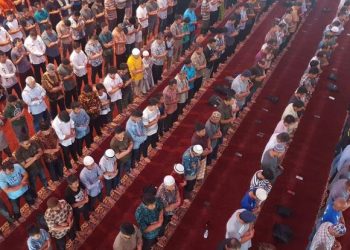 Hukum Shaf Wanita Bercampur Dengan Laki-Laki Karena Mushalla Sempit