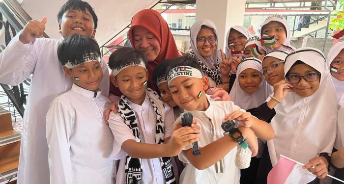 Tanganku Lebih Mahal dari Mobilmu