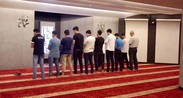 Hukum Imam Shalat Dapat Upah