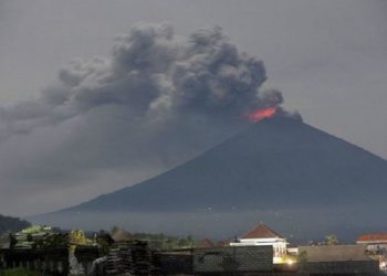 Potensi Ancaman Bahaya, Gunung Rokatenda NTT Naik Stastus jadi Waspada