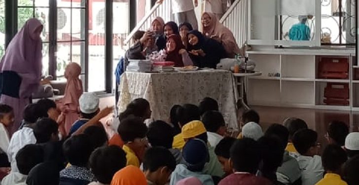 Serunya Kegiatan Siswa JISc, Belajar Salam dan Bismillah Bersama Mam Fifi, Plus Nasi Goreng Spesial
