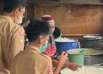 Merealisasikan Kurikulum Merdeka Projek, SMP JISc Mengunjungi Pabrik Tahu