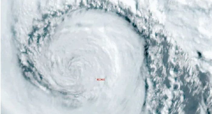 Siklon Bom Memutus Aliran Listrik di Pantai Barat Amerika Serikat