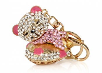 Gantungan Kunci Berbentuk Boneka, Bolehkah Dipakai?