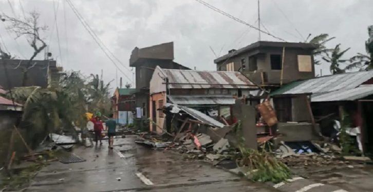 Topan Dahsyat Man-yi Filipina Memicu Gelombang Pasang