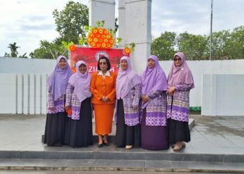 Peringati Hari Ibu Tahun 2024, Salimah Papua Barat Bersama Organisasi Wanita Tabur Bunga di Taman Makam Pahlawan