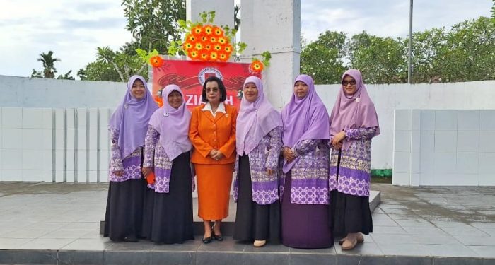 Peringati Hari Ibu Tahun 2024, Salimah Papua Barat Bersama Organisasi Wanita Tabur Bunga di Taman Makam Pahlawan
