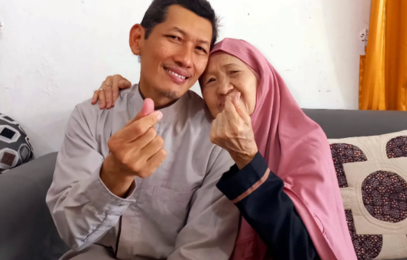 Ibu, Sosok yang Tak Tergantikan oleh Waktu
