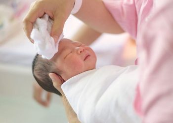 Berikut Perawatan Rutin untuk Bayi