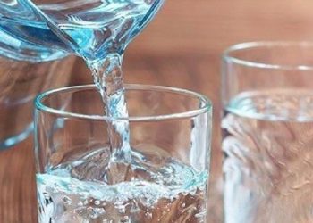 Simak Manfaat Minum Air Hangat di Pagi Hari