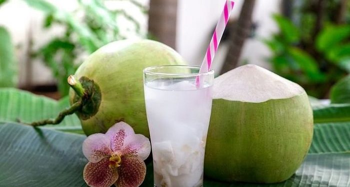 Kenali Manfaat Minum Air Kelapa Sebelum Olahraga