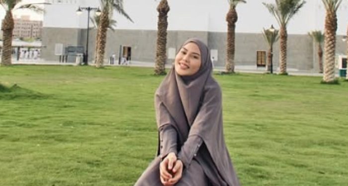 Beberapa Inspirasi Gamis Lebaran 2025 ala Selebriti Indonesia