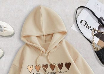 Lima Rekomendasi Jaket dan Sweater yang Cocok saat Musim Hujan