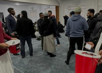 Komunitas Muslim di Luton Adakan Kampanye Musim Dingin dengan Mendukung Bank Makanan Kota