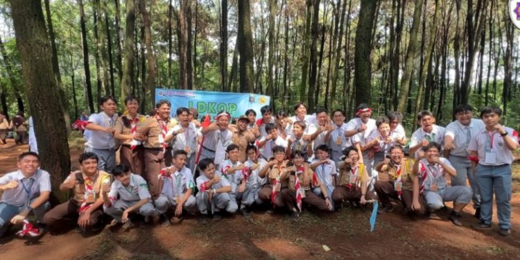 Latihan Dasar kepemimpinan Osis dan Pramuka SMA Jakarta Islamic School