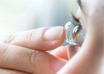 Beberapa Bahaya Tidur Menggunakan Lensa Kontak