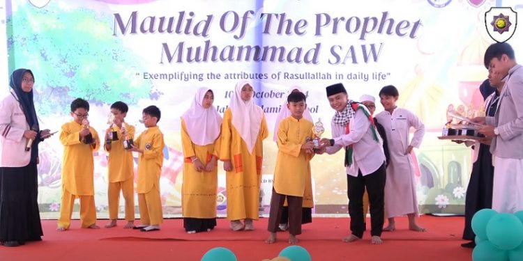 Maulid Nabi Jakarta Islamic School Bertema Exemplifying the Attributes of Rasulullah in Daily Life