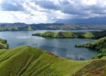 Lima Keunikan Danau Sentani di Papua