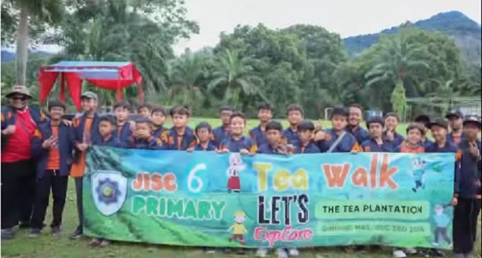 Belajar dan Berkreasi, SD JISc Jelajahi Perkebunan Teh di Gunung Mas Bogor